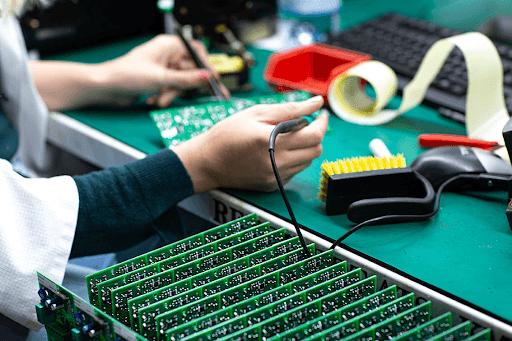 Wie SMD Bestückung die Haltbarkeit und Effizienz Ihrer Geräte steigert