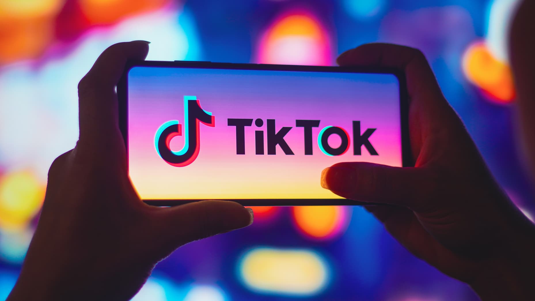 Followershive zeigt Dir, wie Du durch den Kauf von TikTok Followern erfolgreich wirst