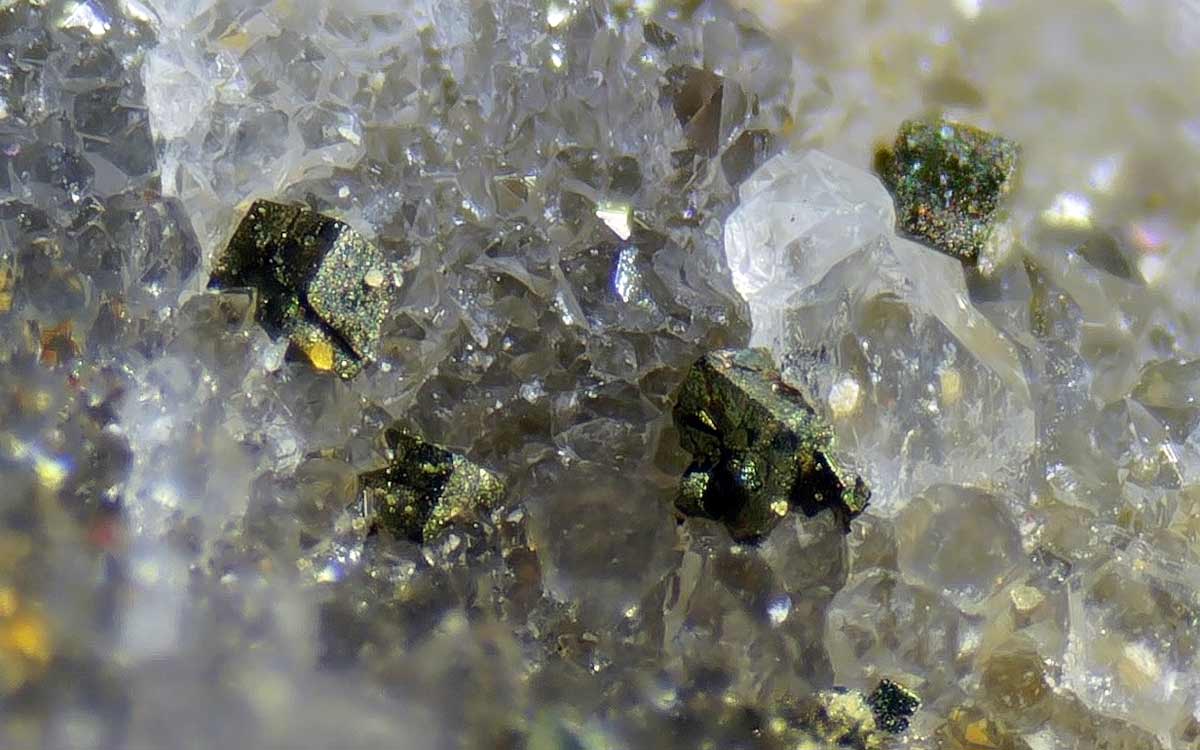 Pyrit Armband: Schmuck mit kraftvoller Wirkung
