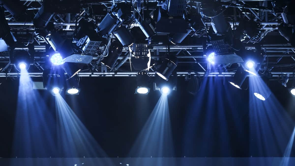I Planned a Corporate Event Without Professional Lighting — and It Was a Disaster