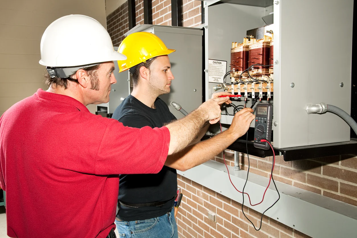 Wann ist eine außerordentliche Prüfung elektrischer Anlagen erforderlich?
