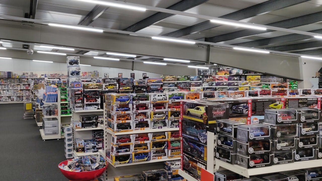 Modellauto Shop Modellstall: Exklusive Marken wie Minichamps, Norev und Schuco entdecken